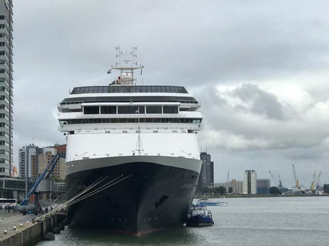 ms Zaandam aan de Cruise Terminal Rotterdam